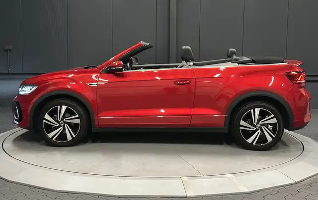 Volkswagen T-Roc view 2