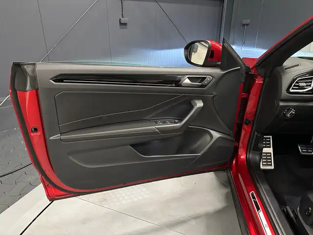 Volkswagen T-Roc view 13