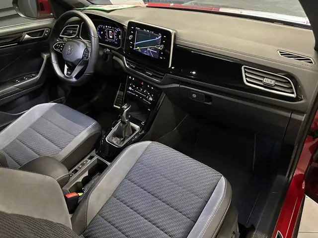 Volkswagen T-Roc view 12