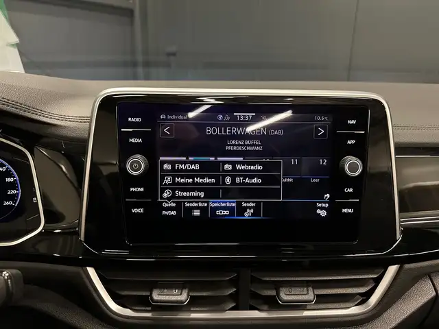 Volkswagen T-Roc view 24