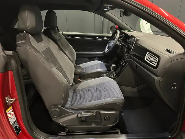 Volkswagen T-Roc view 11