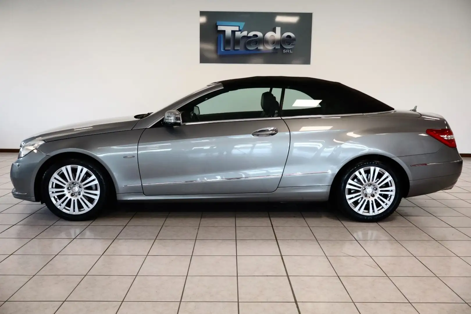 Mercedes-Benz E 200 🟢 Benzina Cabrio tagliandi Mercedes Grau - 2