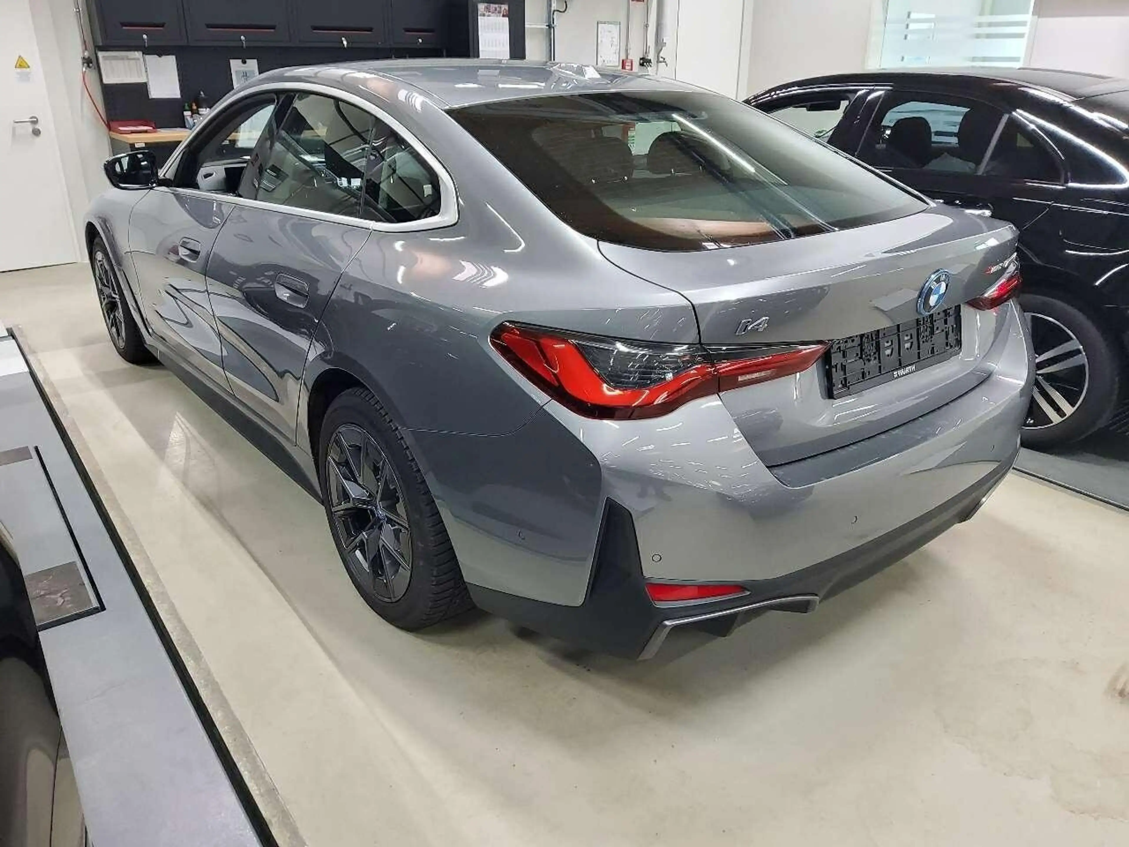 BMW i4 35 e eDrive Gran Coupe Wide SpoSi — photo 2