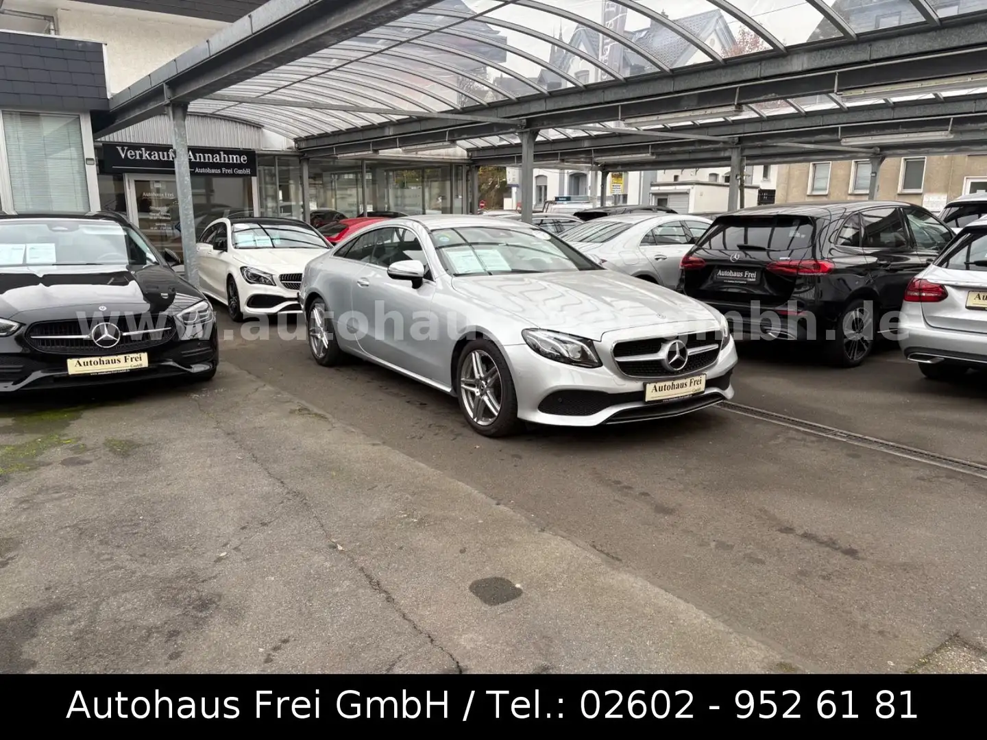 Mercedes-Benz E 200 E200 Coupe*2x AVANTGARDE*KAMERA*STANDHEIZ*LED Silber - 2