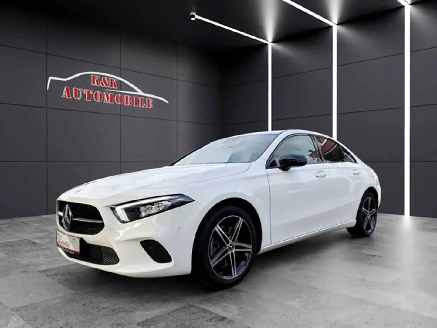 Mercedes-Benz A 250 e LIMOUSINE 8G-DCT/NAVI/LED/18 ZOLL Blanc - 1