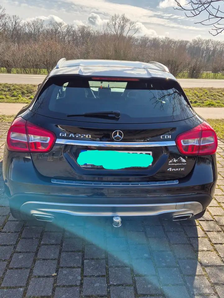 Mercedes-Benz GLA 220