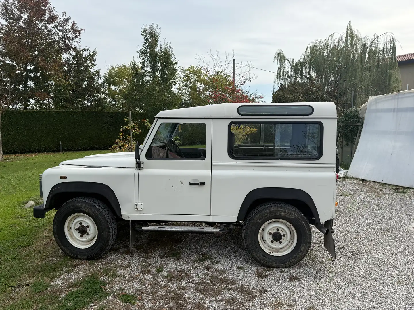 Land Rover Defender 90 2.5 td5 LE Tomb Raider SW - 2