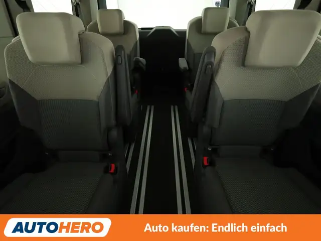 Volkswagen Multivan view 15