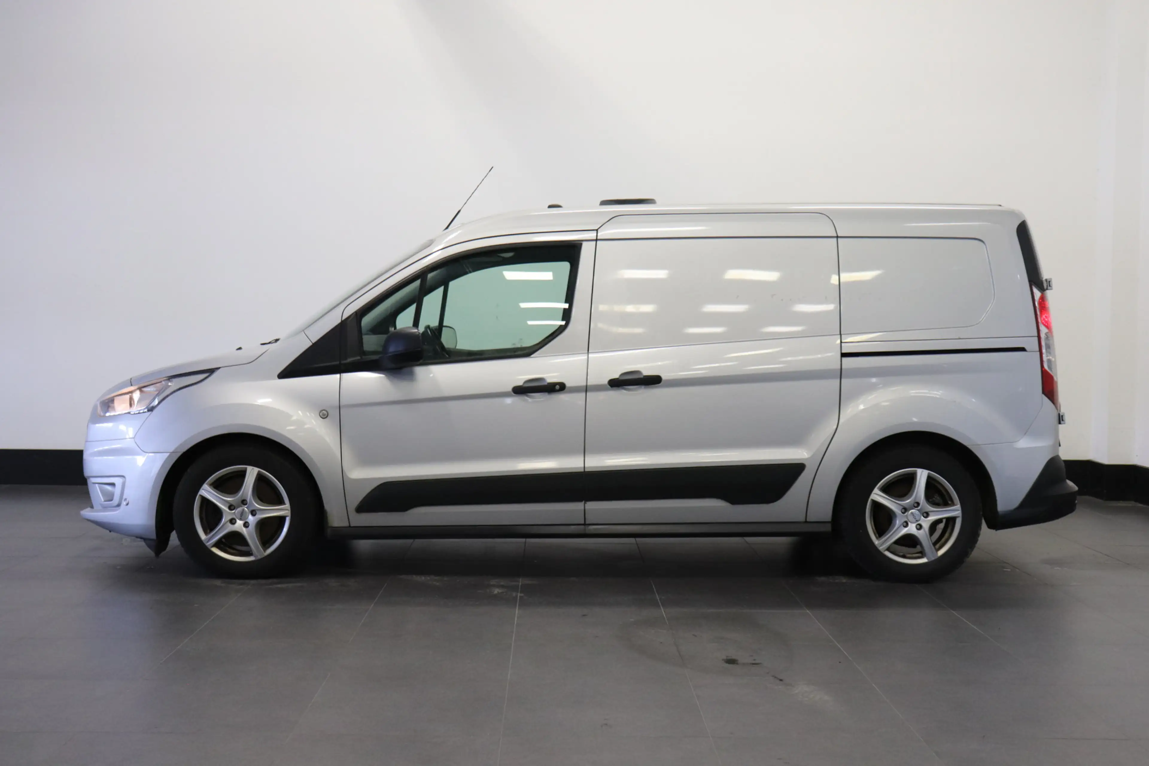 Ford Transit Connect 1.5 EcoBlue 120PK L2 Automaat - Bak defect. - AC/C — photo 9