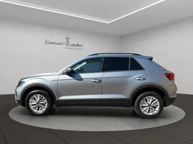 Volkswagen T-Roc view 2