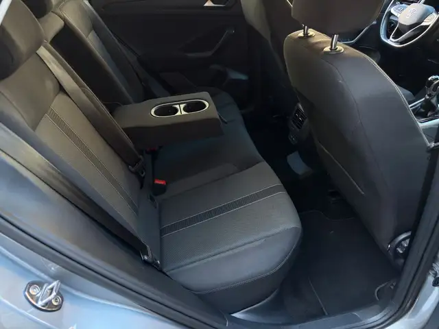 Volkswagen T-Roc view 15