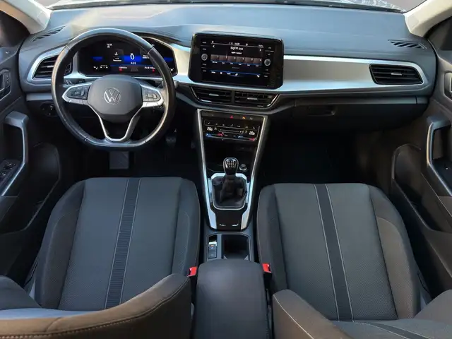 Volkswagen T-Roc view 11