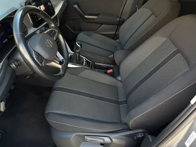 Volkswagen T-Roc view 10