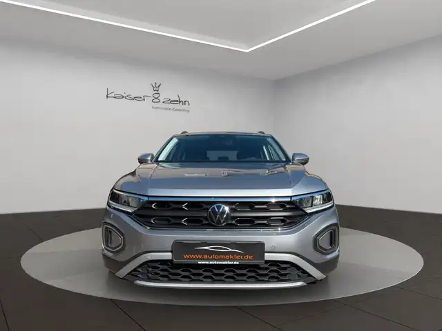 Volkswagen T-Roc view 4