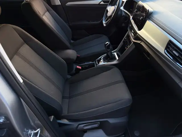 Volkswagen T-Roc view 12