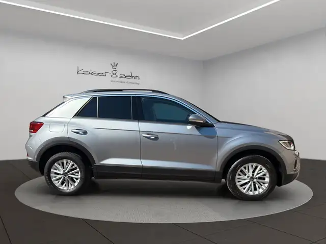 Volkswagen T-Roc view 5