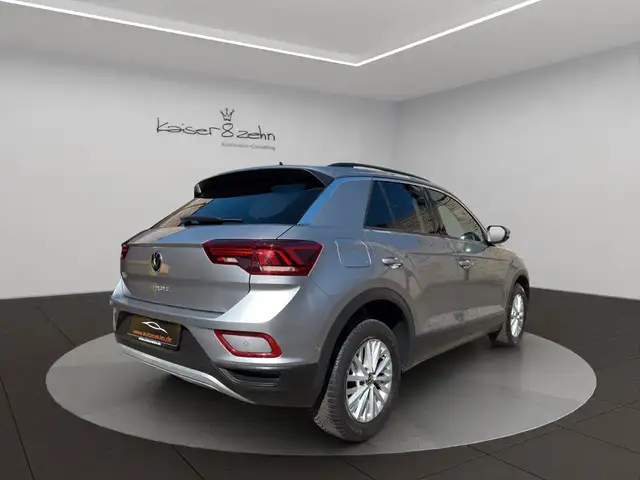Volkswagen T-Roc view 8