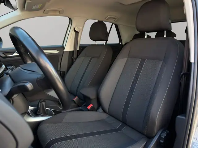 Volkswagen T-Roc view 13