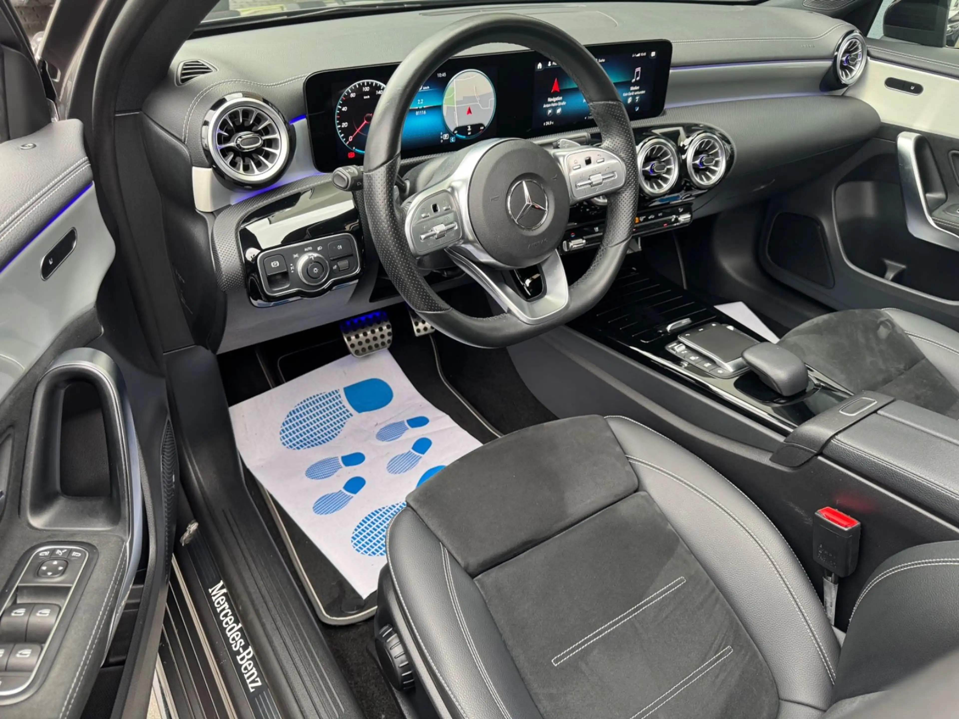 Mercedes-Benz A 200 AMG LINE / Edition PANO/LED/NIGHTP./MBUX — photo 8