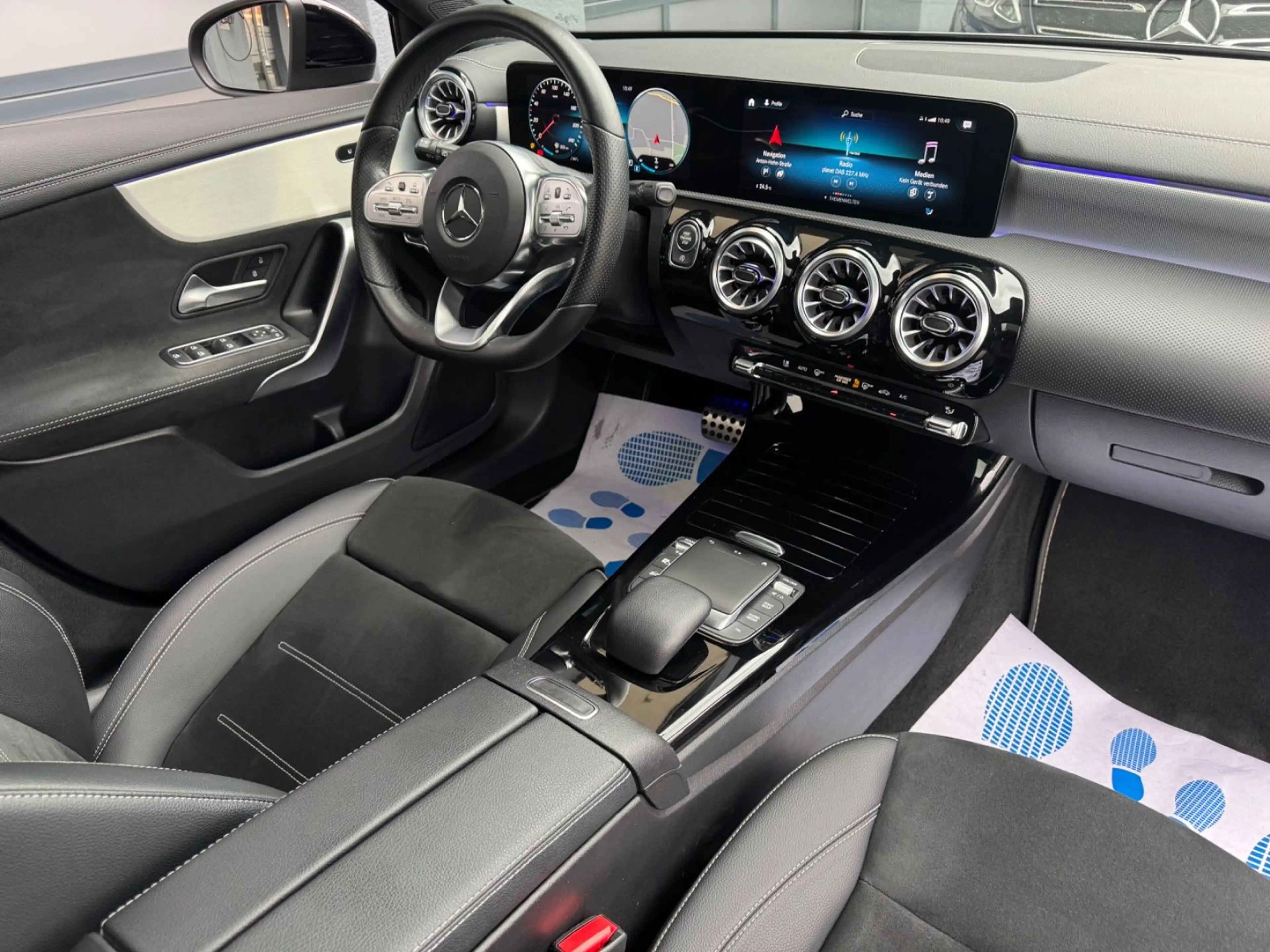 Mercedes-Benz A 200 AMG LINE / Edition PANO/LED/NIGHTP./MBUX — photo 10