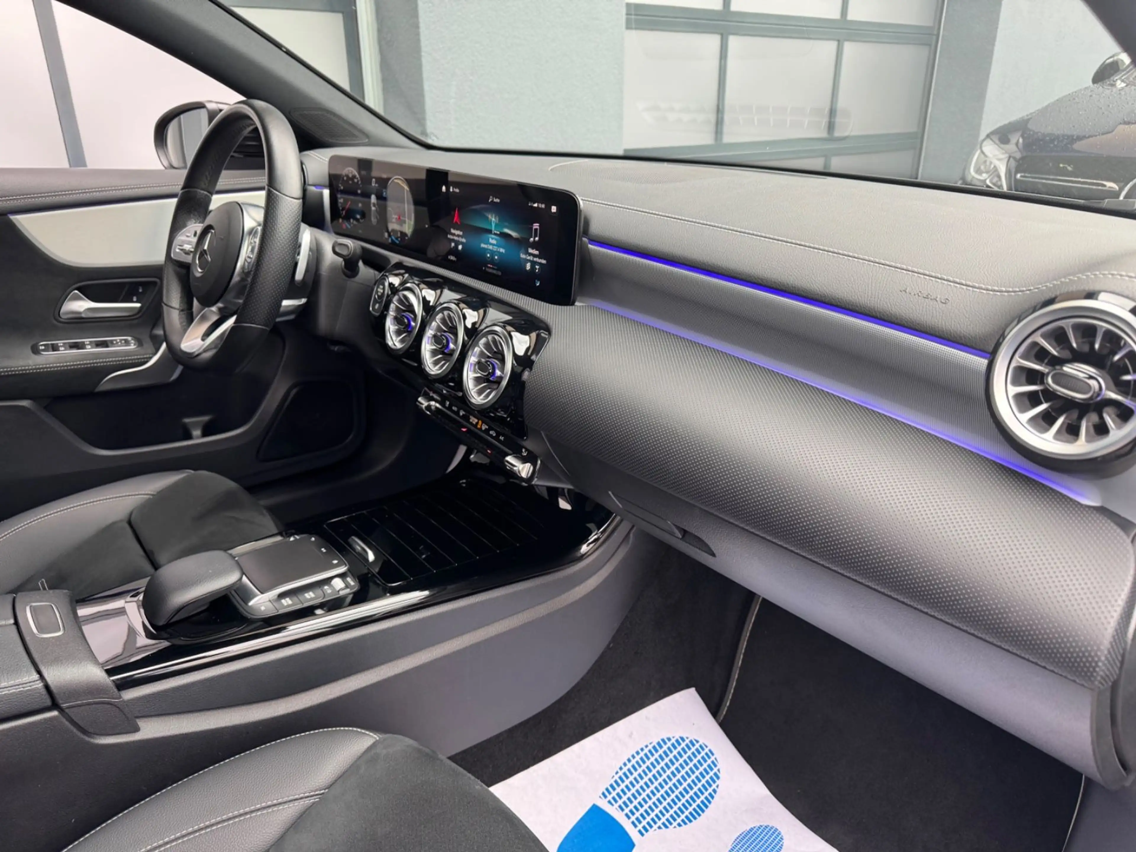 Mercedes-Benz A 200 AMG LINE / Edition PANO/LED/NIGHTP./MBUX — photo 12
