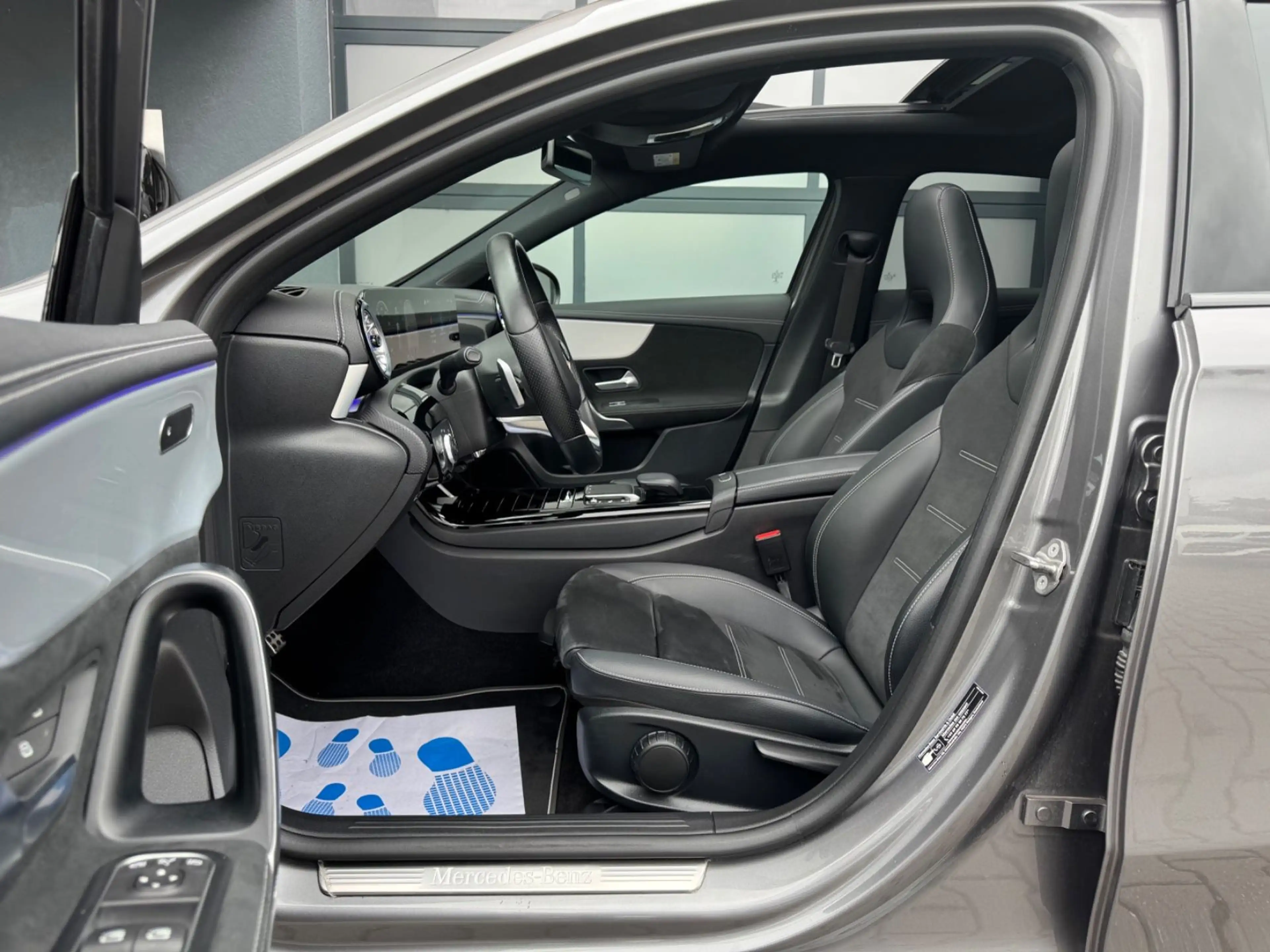 Mercedes-Benz A 200 AMG LINE / Edition PANO/LED/NIGHTP./MBUX — photo 11