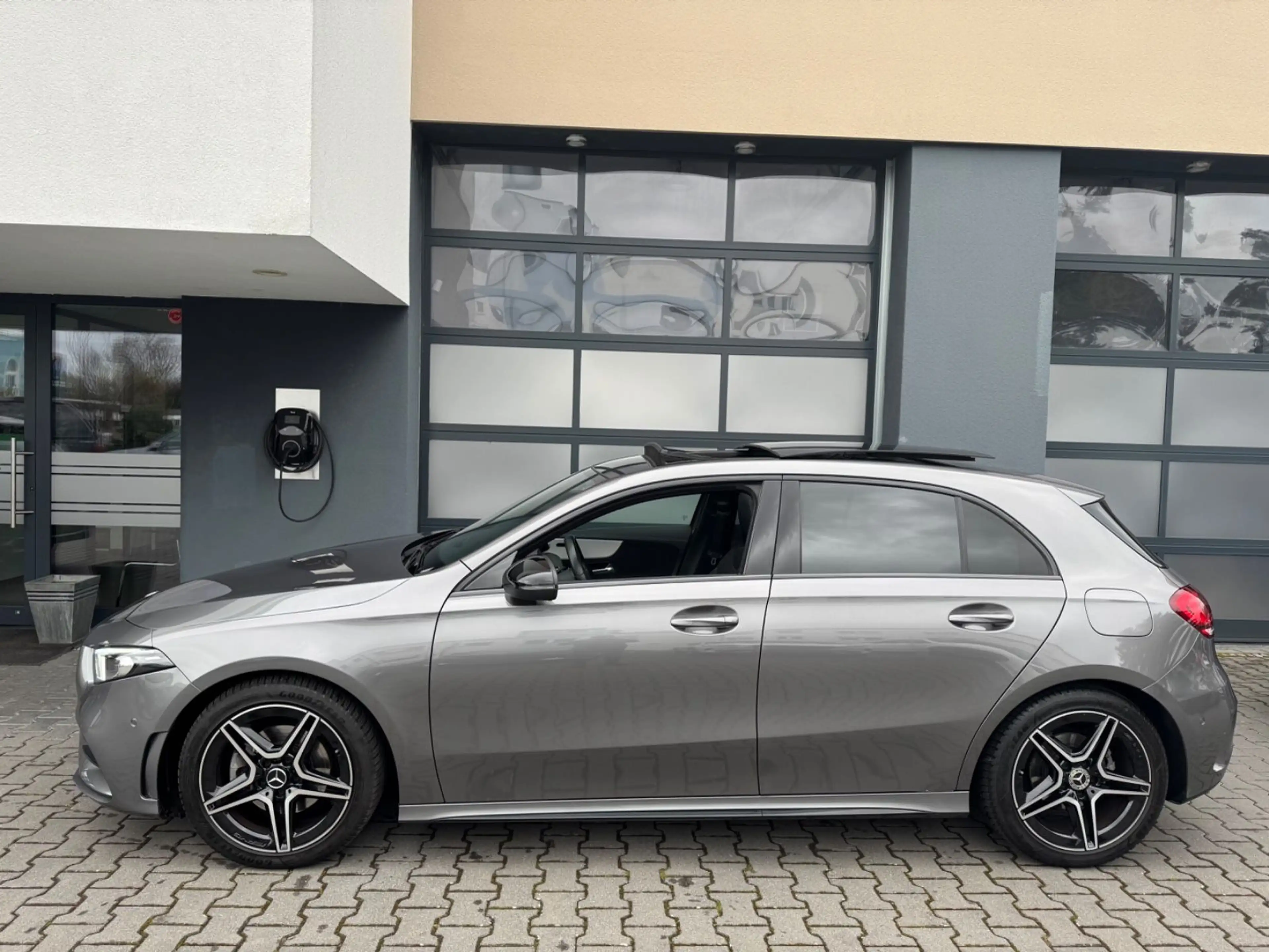 Mercedes-Benz A 200 AMG LINE / Edition PANO/LED/NIGHTP./MBUX — photo 3