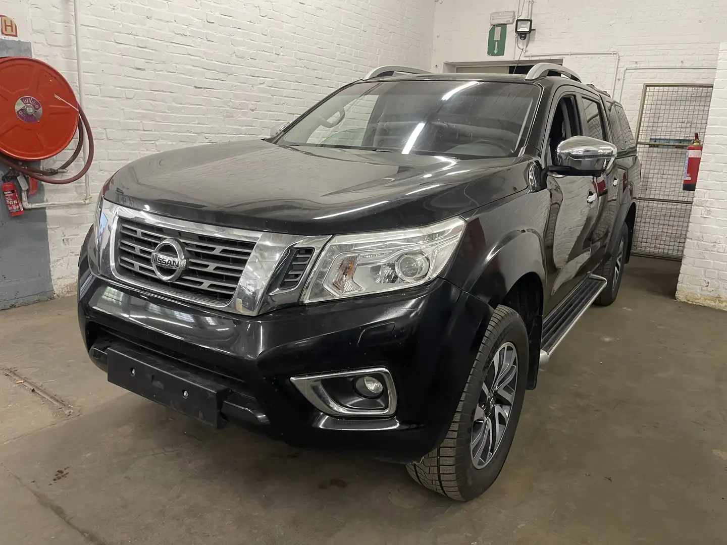 Opel 2.5 dCi 4x4 LE + Executive Pack Zwart - 2