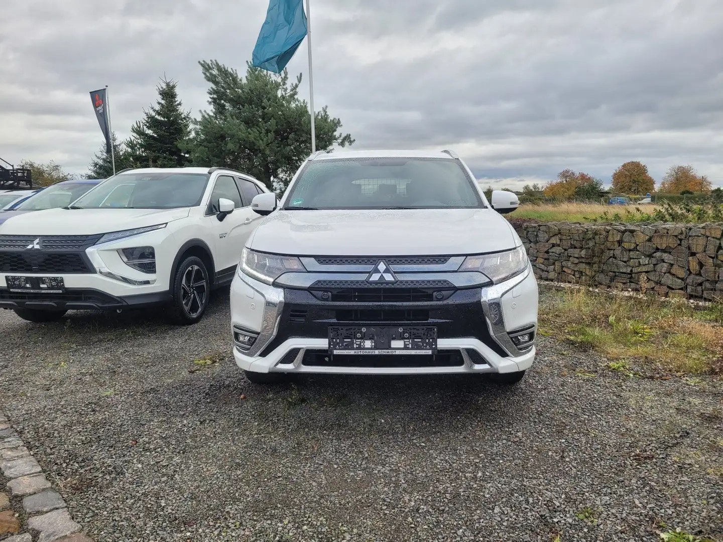 Mitsubishi Outlander Outlander 2.4 PHEV Plug-in Hybrid Plus Spirit 4 Weiß - 2