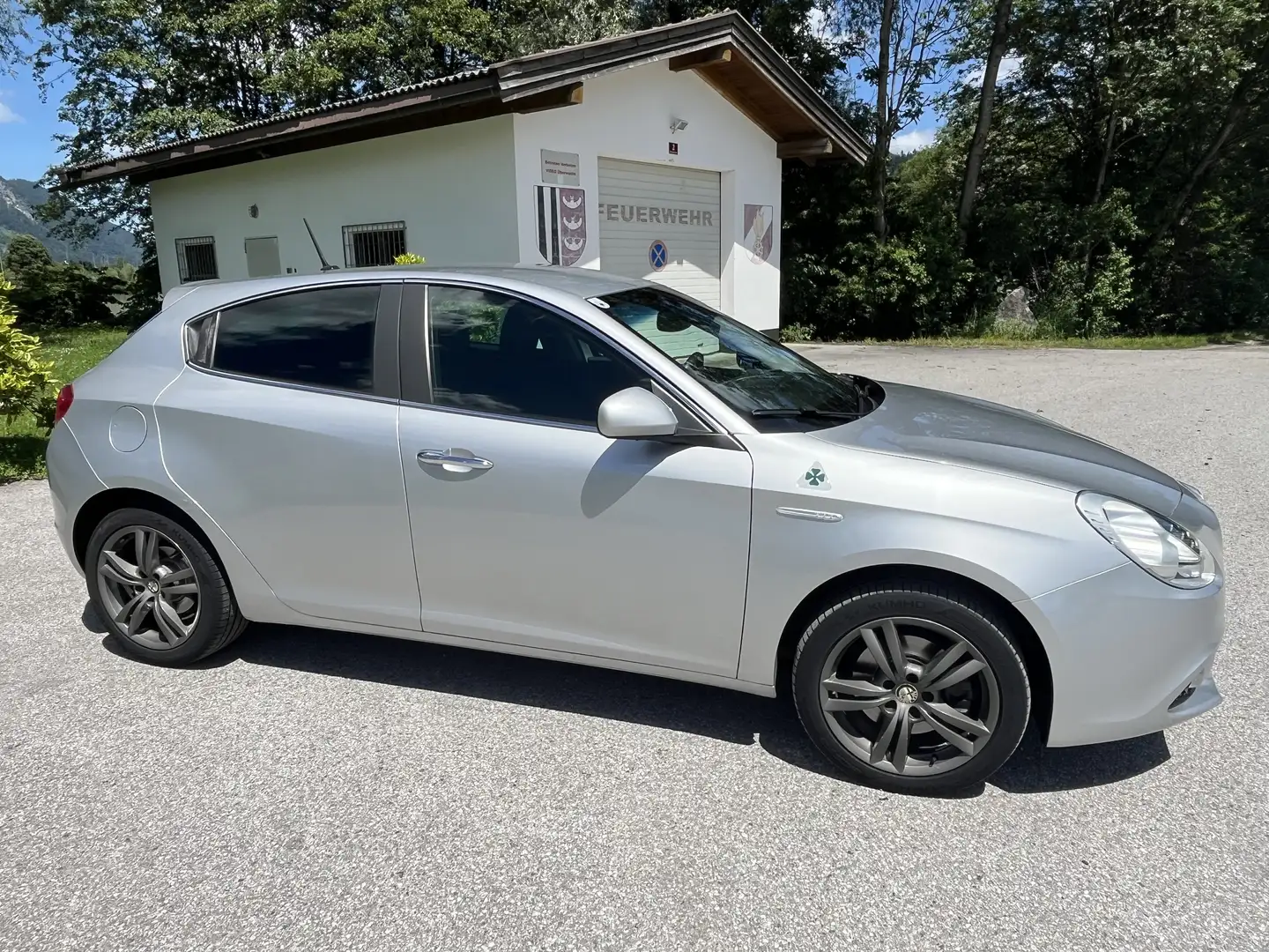 Alfa Romeo Giulietta Giulietta Distinctive 2,0 JTDM-2 Distinctive Silber - 1