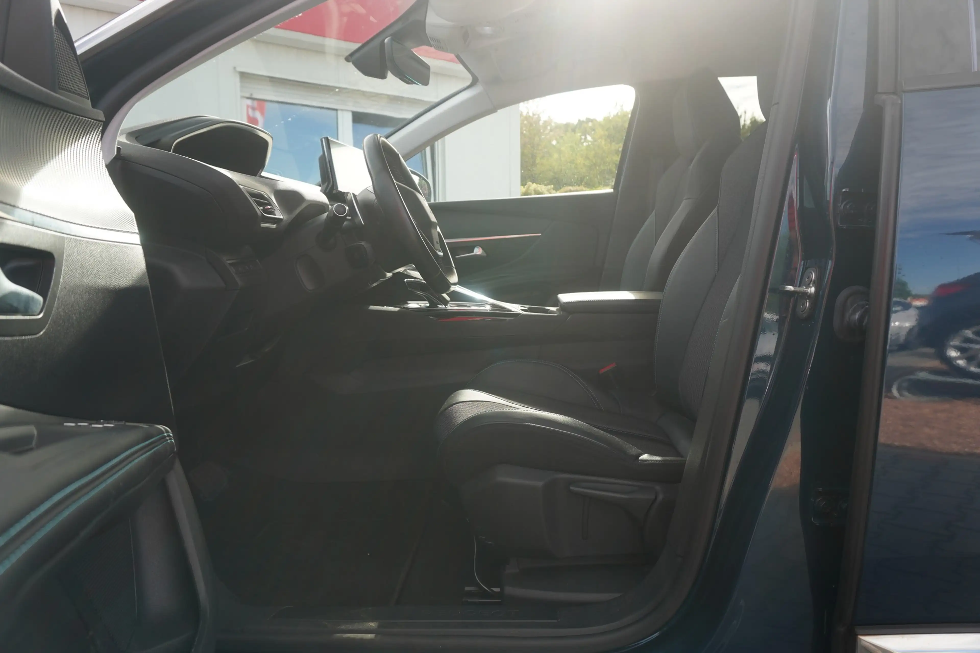 Peugeot 3008 1.6 Hybrid 225 Allure Pack LED Navi Kamera — photo 11