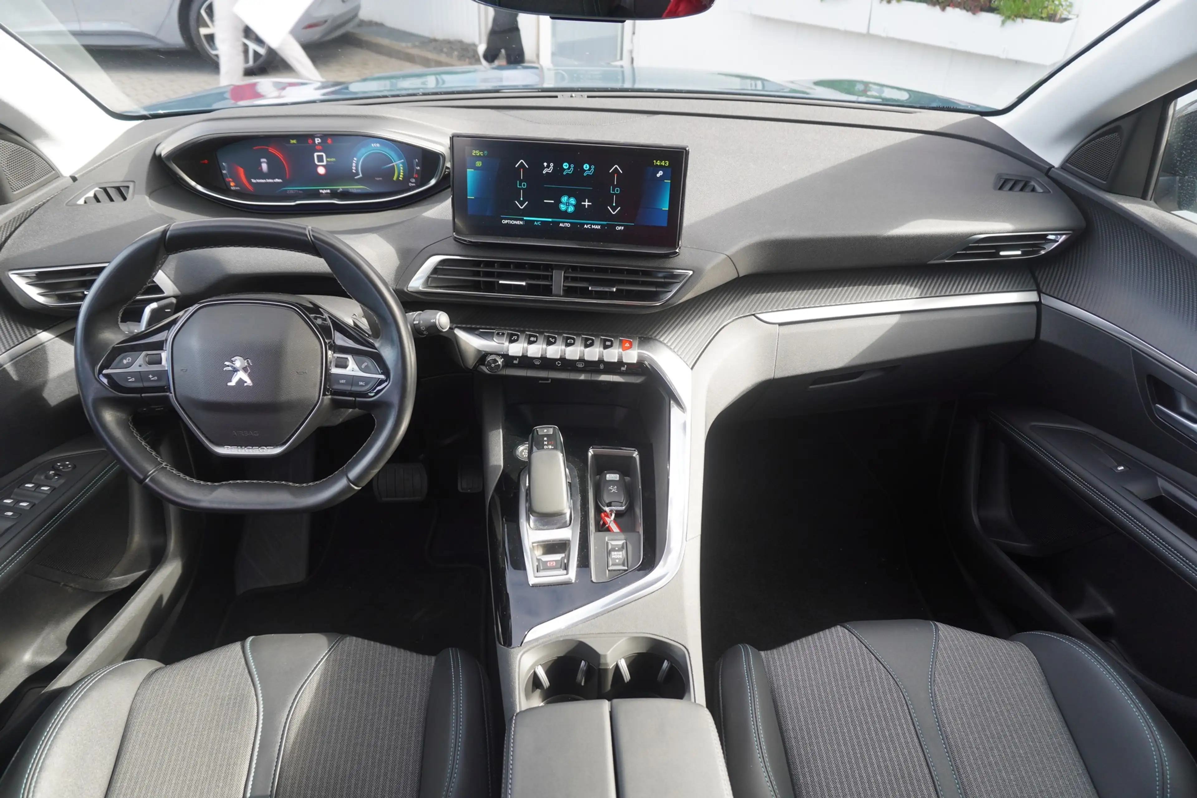 Peugeot 3008 1.6 Hybrid 225 Allure Pack LED Navi Kamera — photo 12