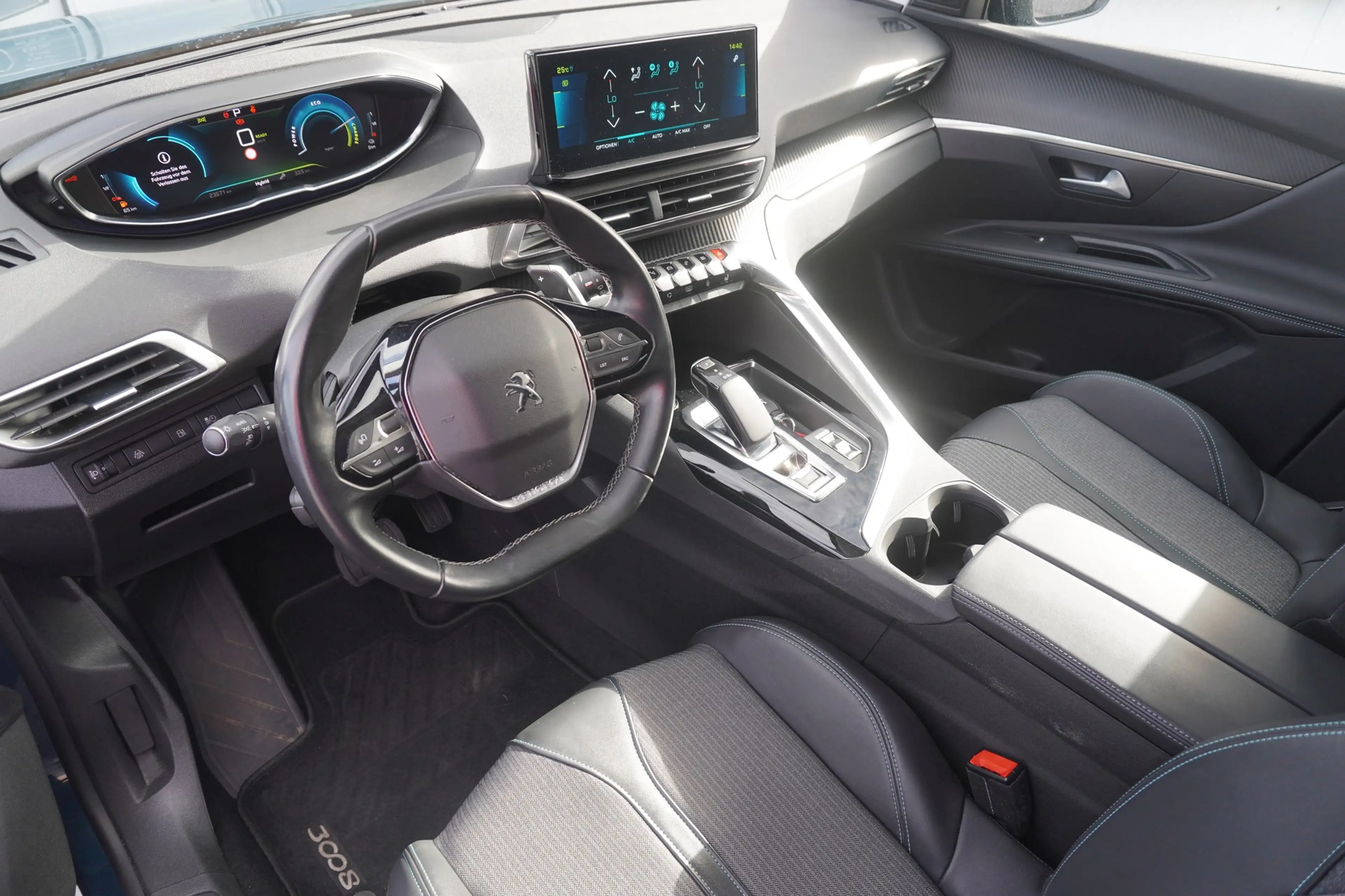 Peugeot 3008 1.6 Hybrid 225 Allure Pack LED Navi Kamera — photo 10