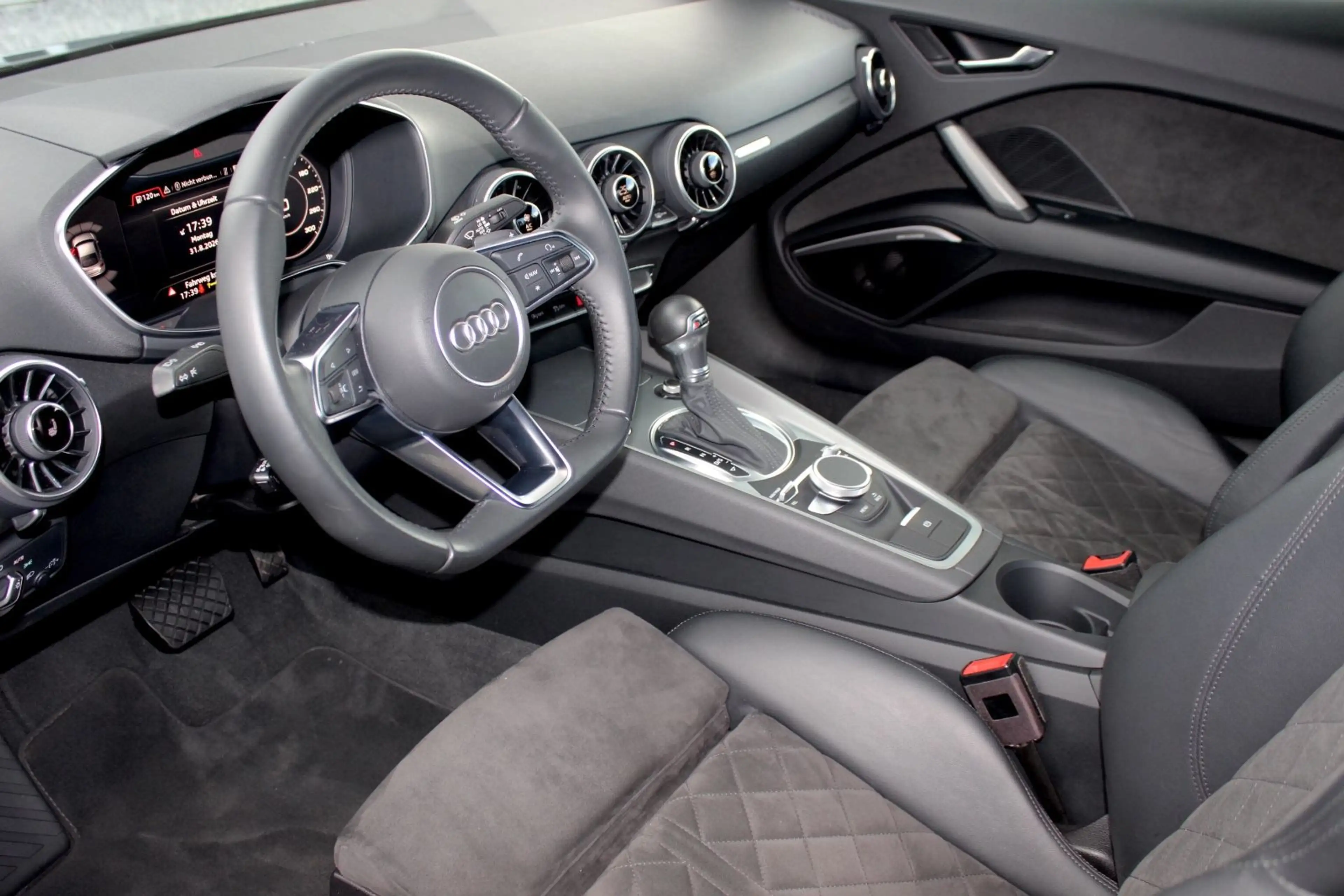 Audi TT Coupe 40 TFSI S-LINE PLUS NAVI S-HEIZUNG 1.HD — photo 7