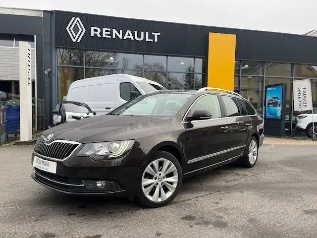 Skoda Superb CRTDI Active*LEDER*PANO*VERW  ZET*PDC*1J GAR