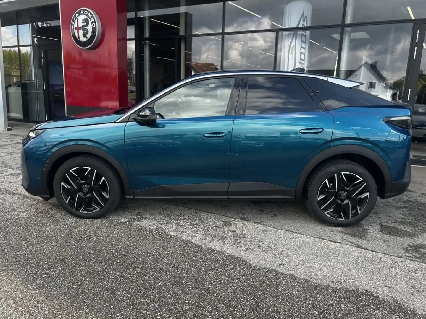 Peugeot 3008 Hybrid 136 E-DCS6 Allure Aut. Blau - 2