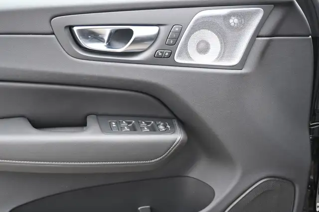 Volvo XC60 view 9