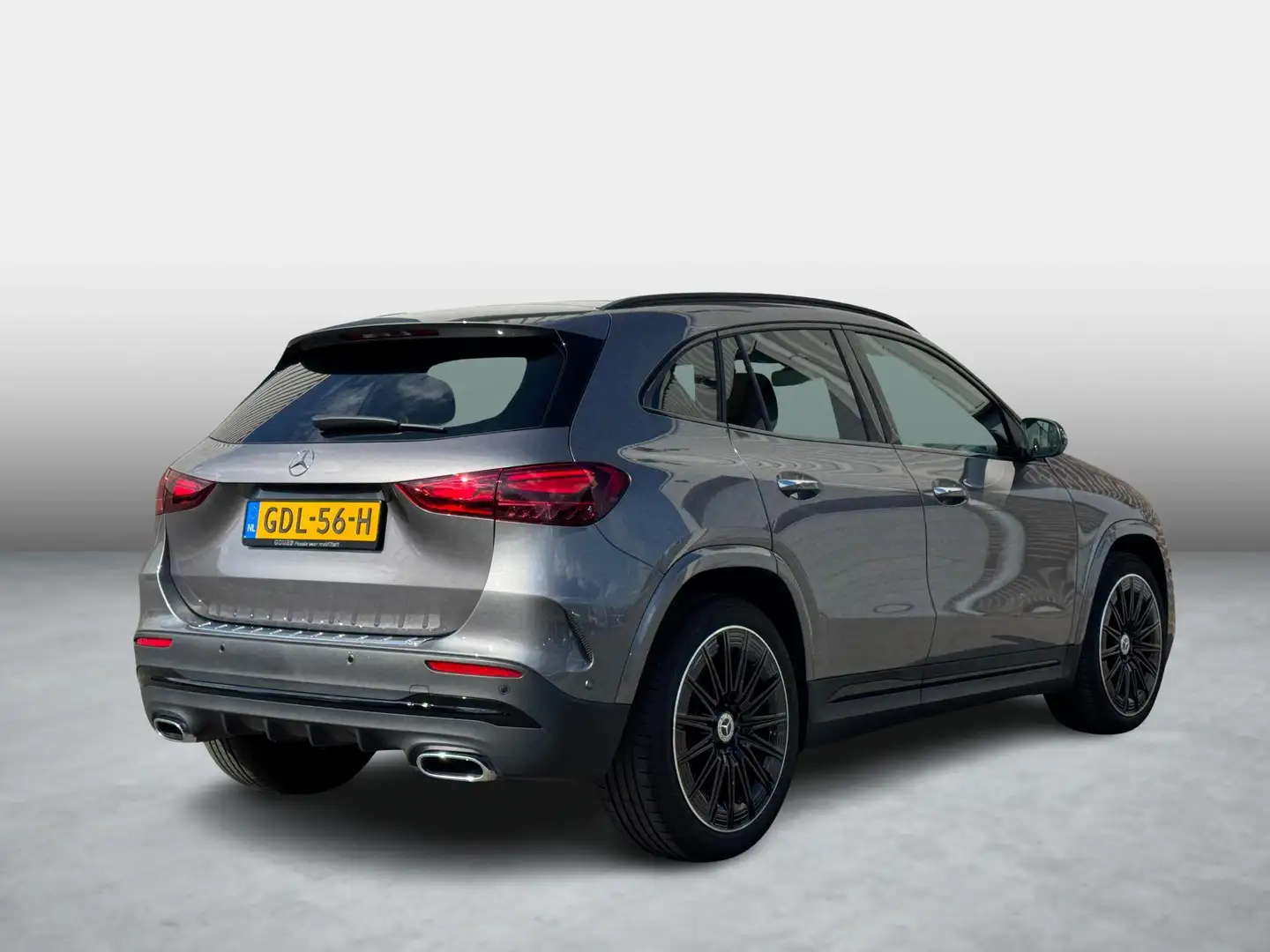 Mercedes-Benz GLA 180 AMG Line | Panoramadak | Night Pakket | MULTIBEAM Gris - 2