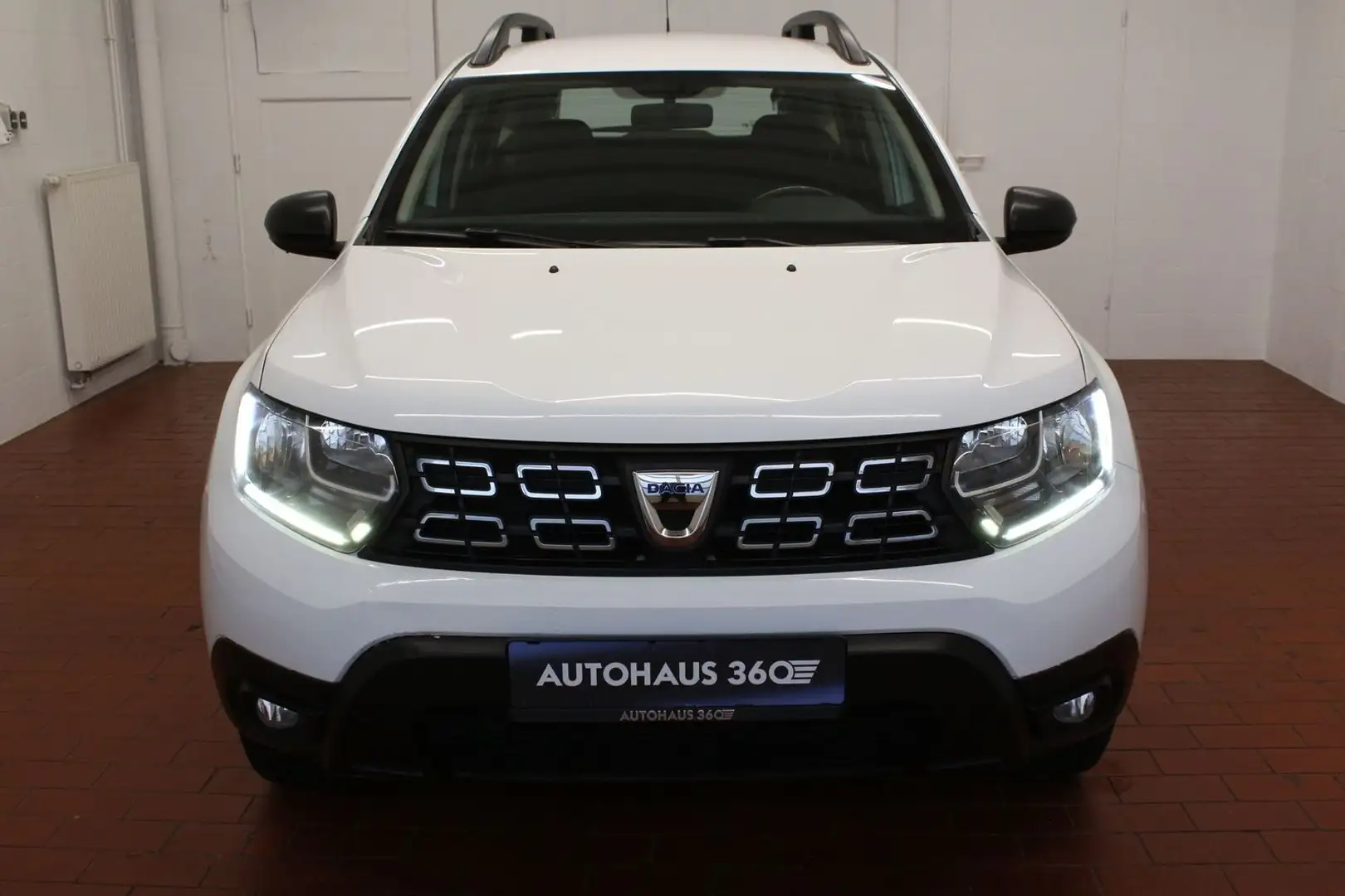 Dacia Duster Comfort 4WD Klima Tempomat Weiß - 2