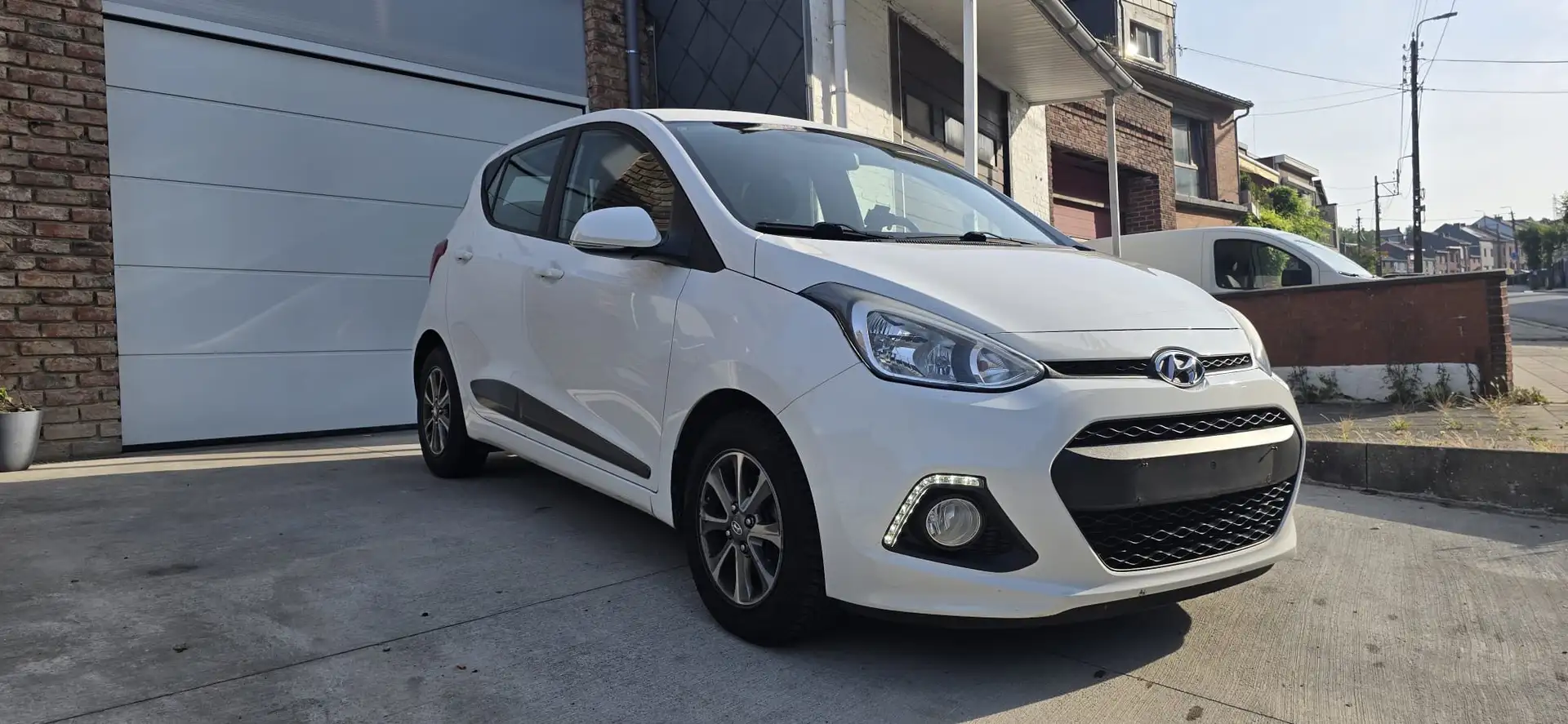 Hyundai i10 1.0 Automatik Trend - 1