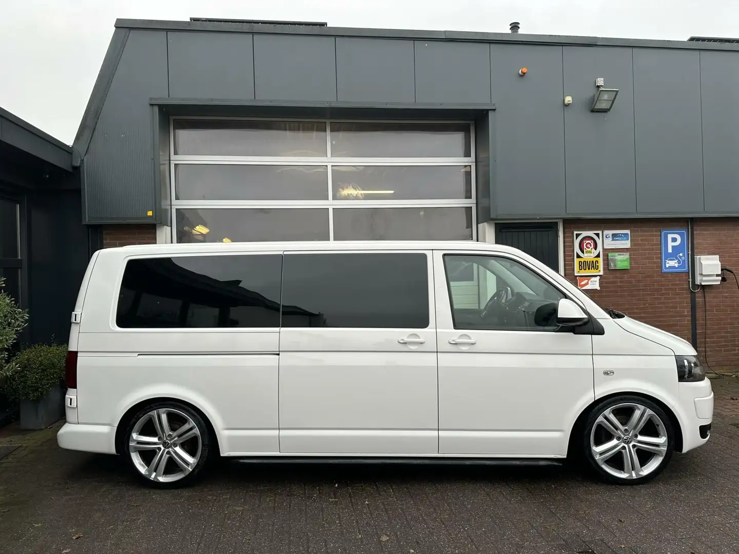 Volkswagen T5 Transporter 2.0 TDI L2H1 3 PERS. ZEER MOOI AIRCO/CRUISE/TH Wit - 2