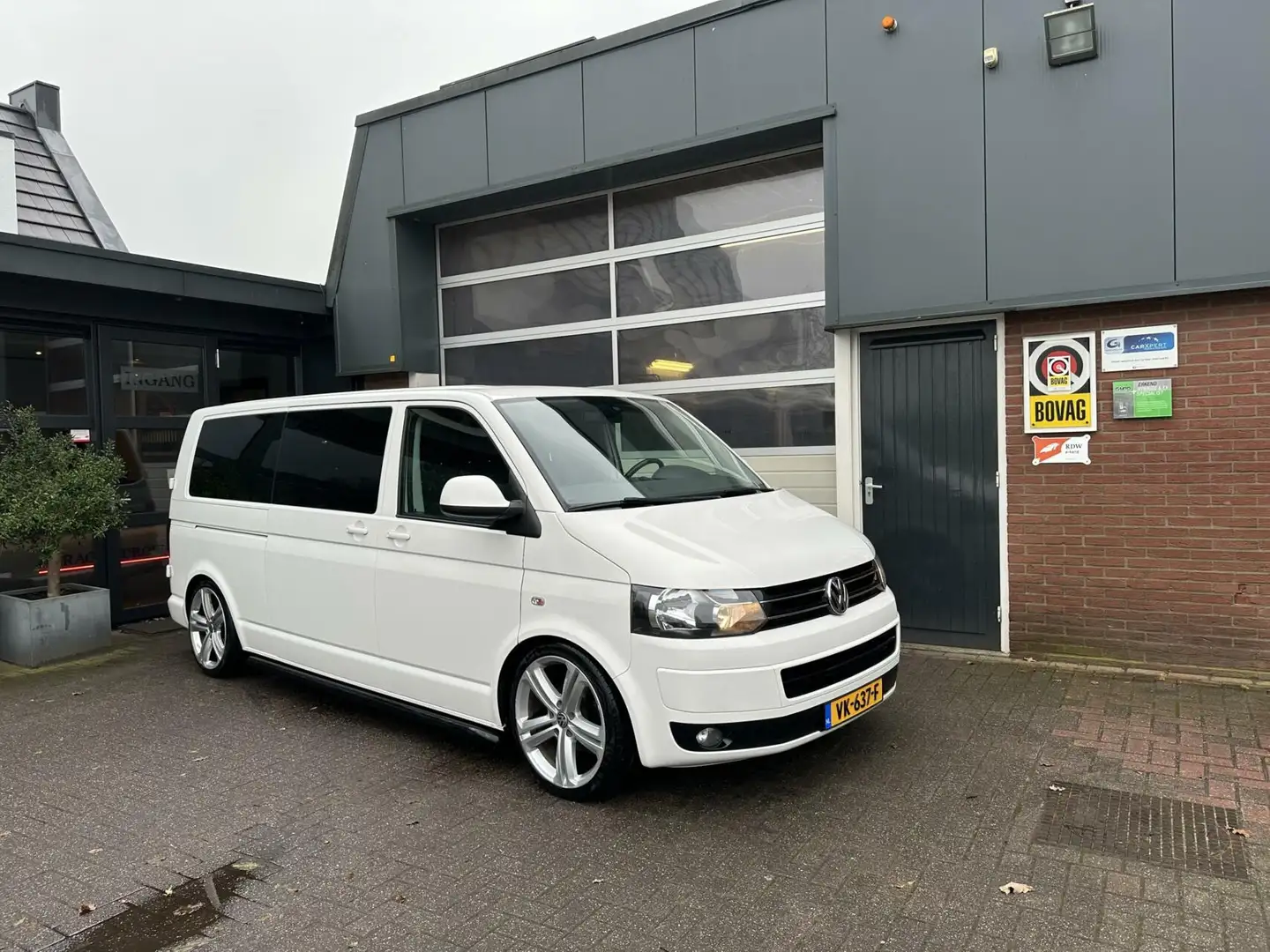 Volkswagen T5 Transporter 2.0 TDI L2H1 3 PERS. ZEER MOOI AIRCO/CRUISE/TH Wit - 1
