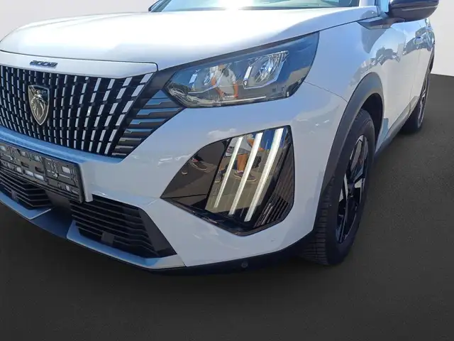 Peugeot 2008 view 9