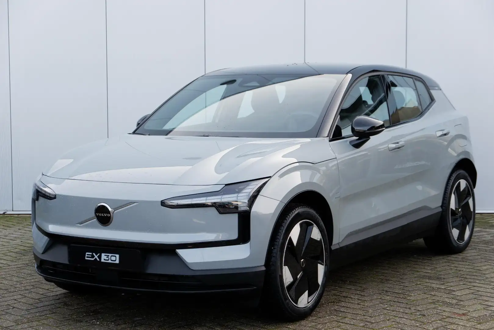 Volvo EX30 Single Motor Extended Range Plus 69 kWh | **Challe Grijs - 1