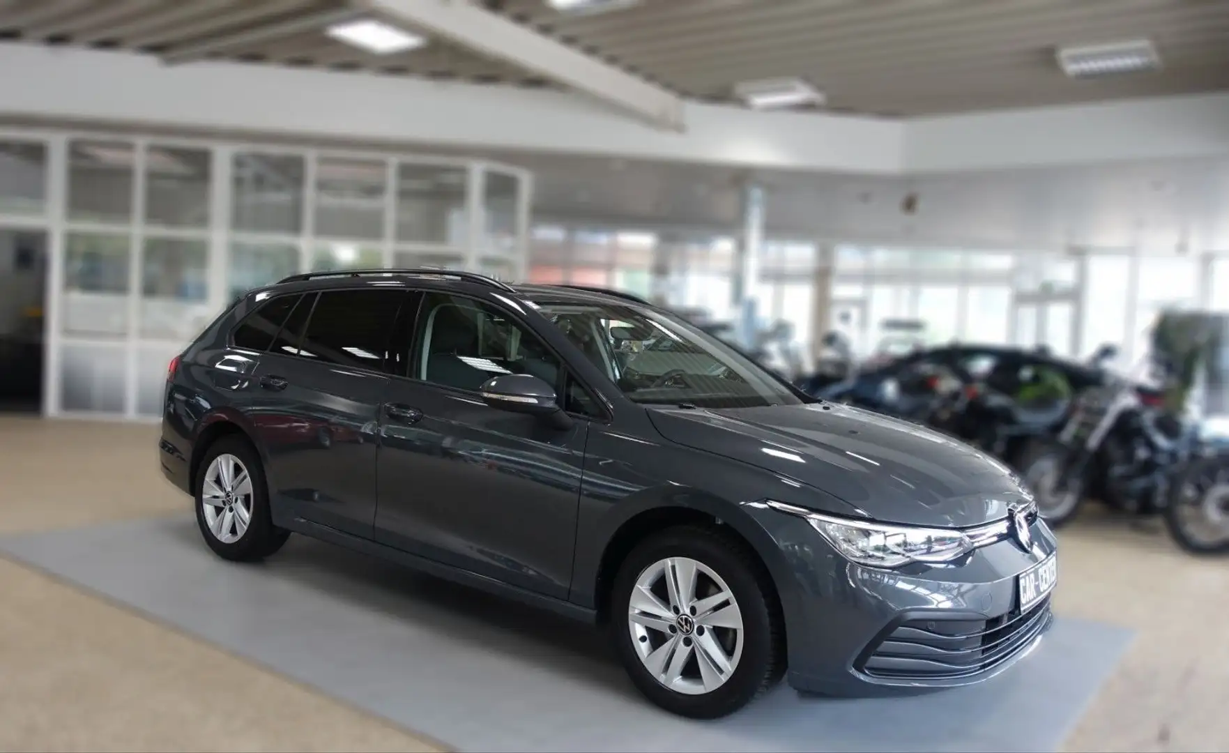 Volkswagen Golf VIII Variant Life eTSI Premium; NAV LED ACC Grijs - 2