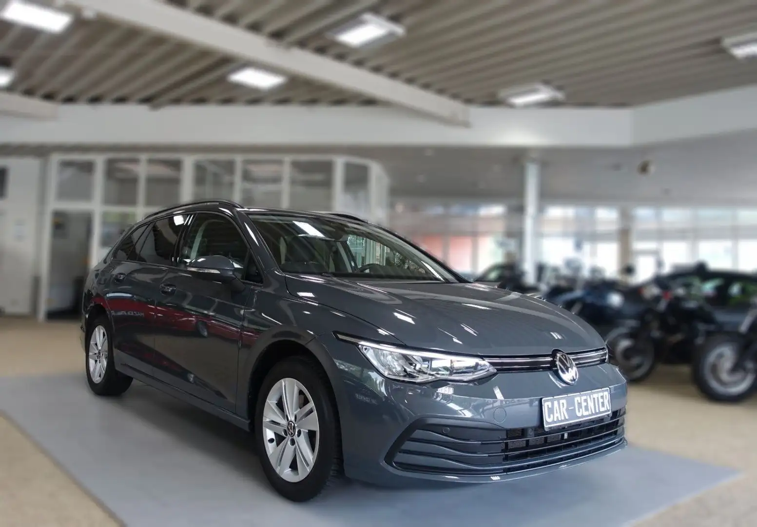 Volkswagen Golf VIII Variant Life eTSI Premium; NAV LED ACC Grijs - 1