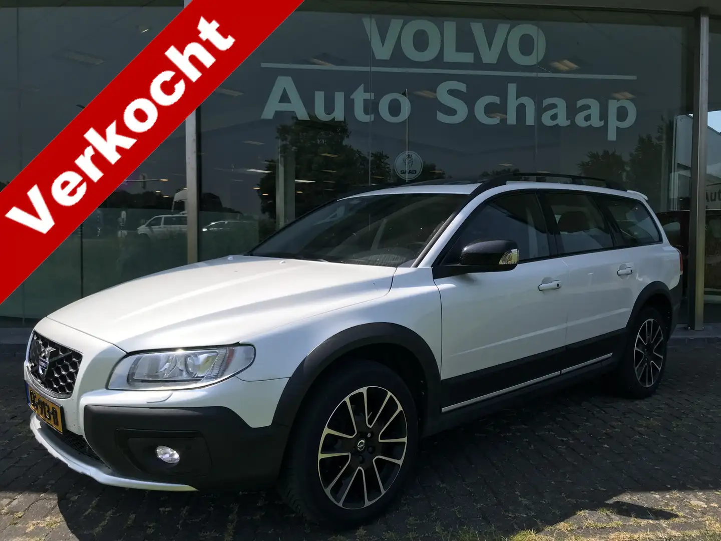 Volvo XC70 2.0 T5 FWD Dynamic Edition Automaat | Rijklaar inc Wit - 1