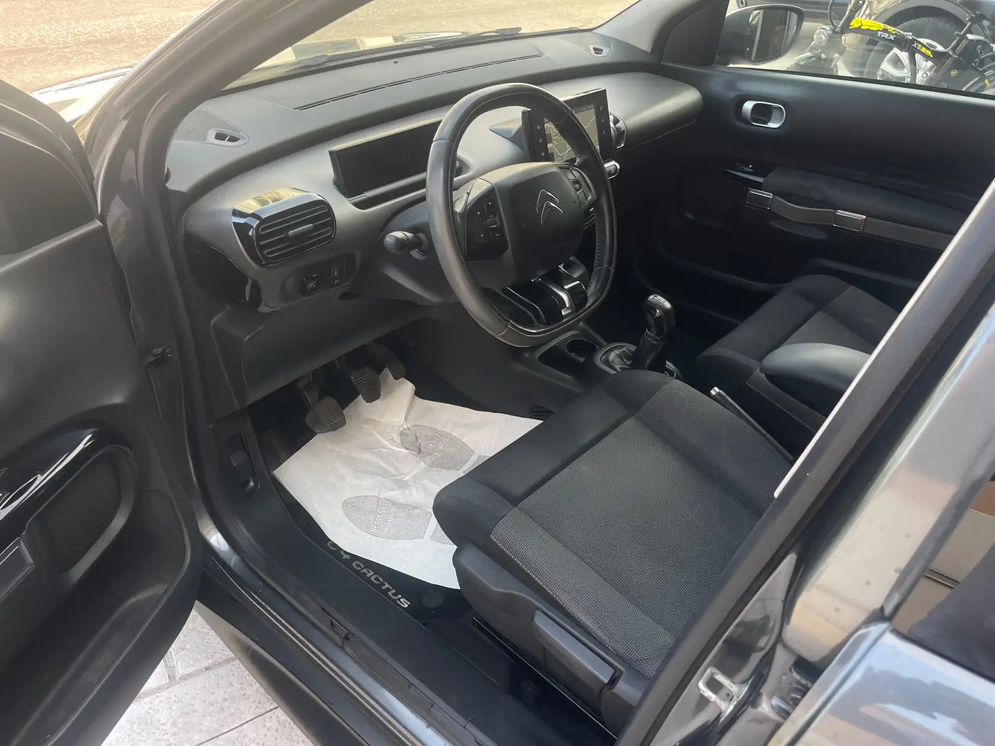 Citroen C4 C4 Cactus 2014 Cactus 1.6  Shine Edition 100cv Grijs - 2