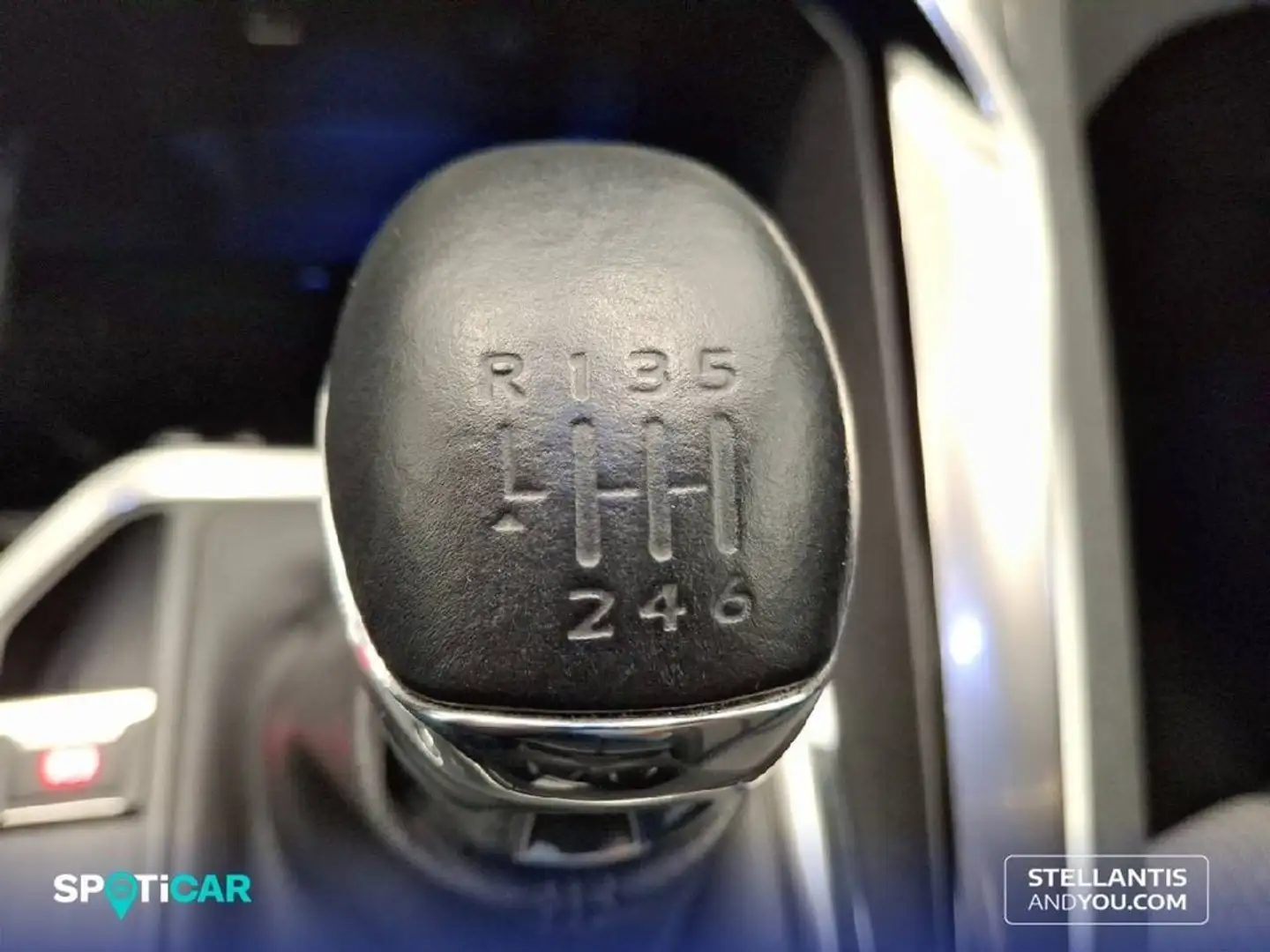 Peugeot 3008 1.2 PureTech S&S Allure 130 Grau - 2