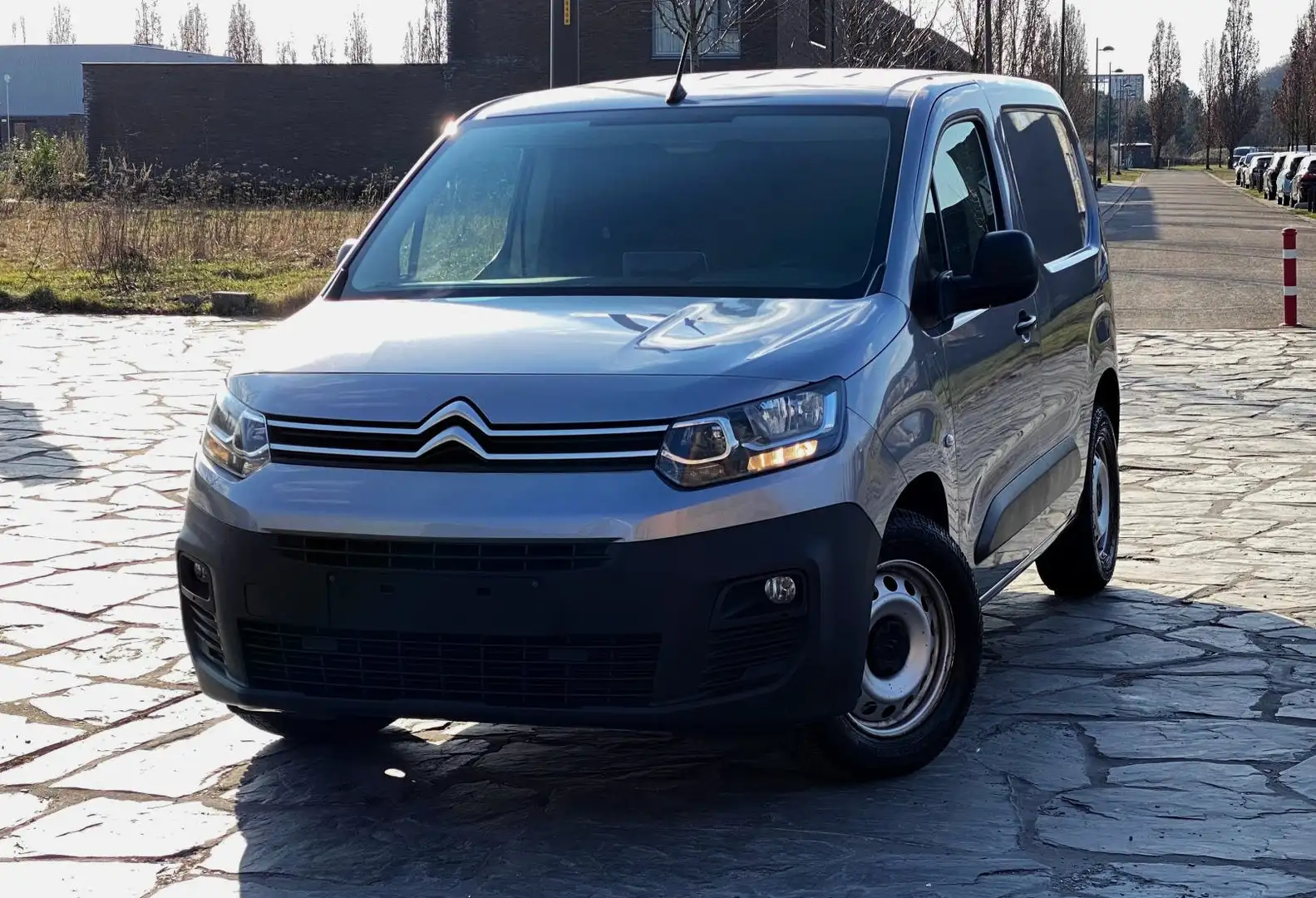 Citroen Berlingo 1.6 BlueHDi Airco/Navi/3 Zitplaatsen Grijs - 1